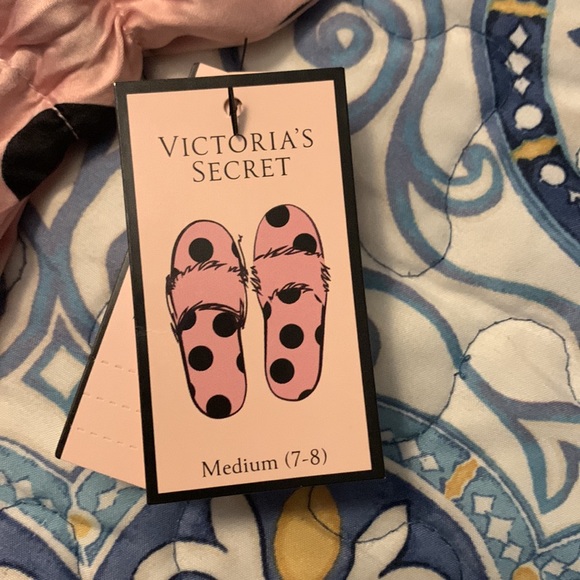 BNWT VICTORIA’S SECRET Pink w/ black polka dots slippers sz M (7-8) & carry bag - Picture 7 of 7